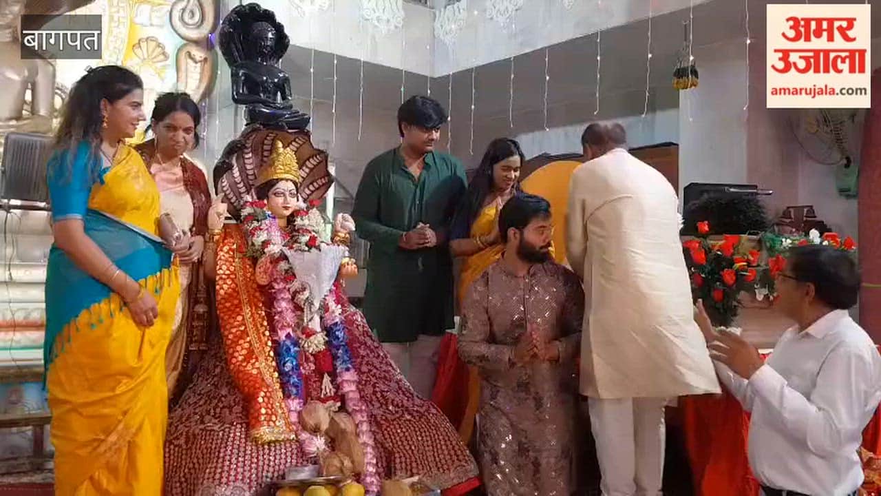 Devotional worship of Mother Padmavati was performed at the Parshvanath Padmavati Dham Jain Temple.