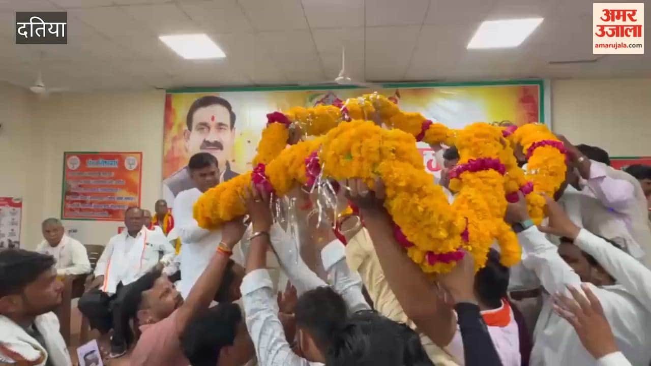 Kushwaha community workers' conference held in Datia, former Home Minister Dr. Narottam Mishra attended.