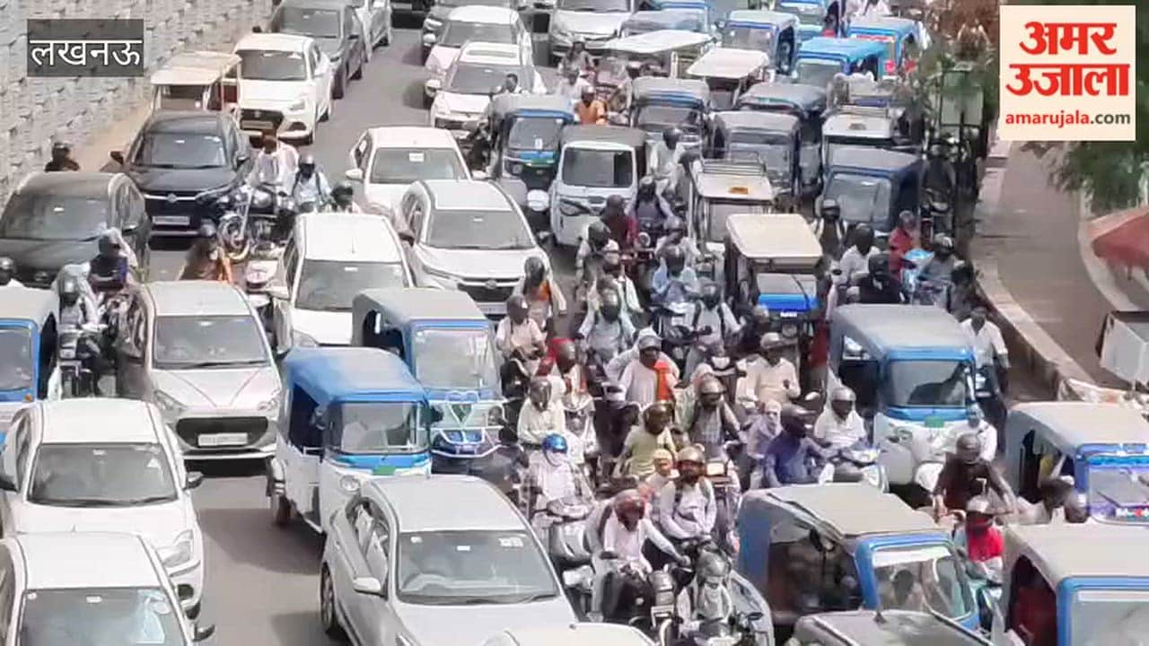 लखनऊ में मुंशी पुलिया से पॉलिटेक्निक की तरफ आने वाली रोड पर लगा लंबा जाम