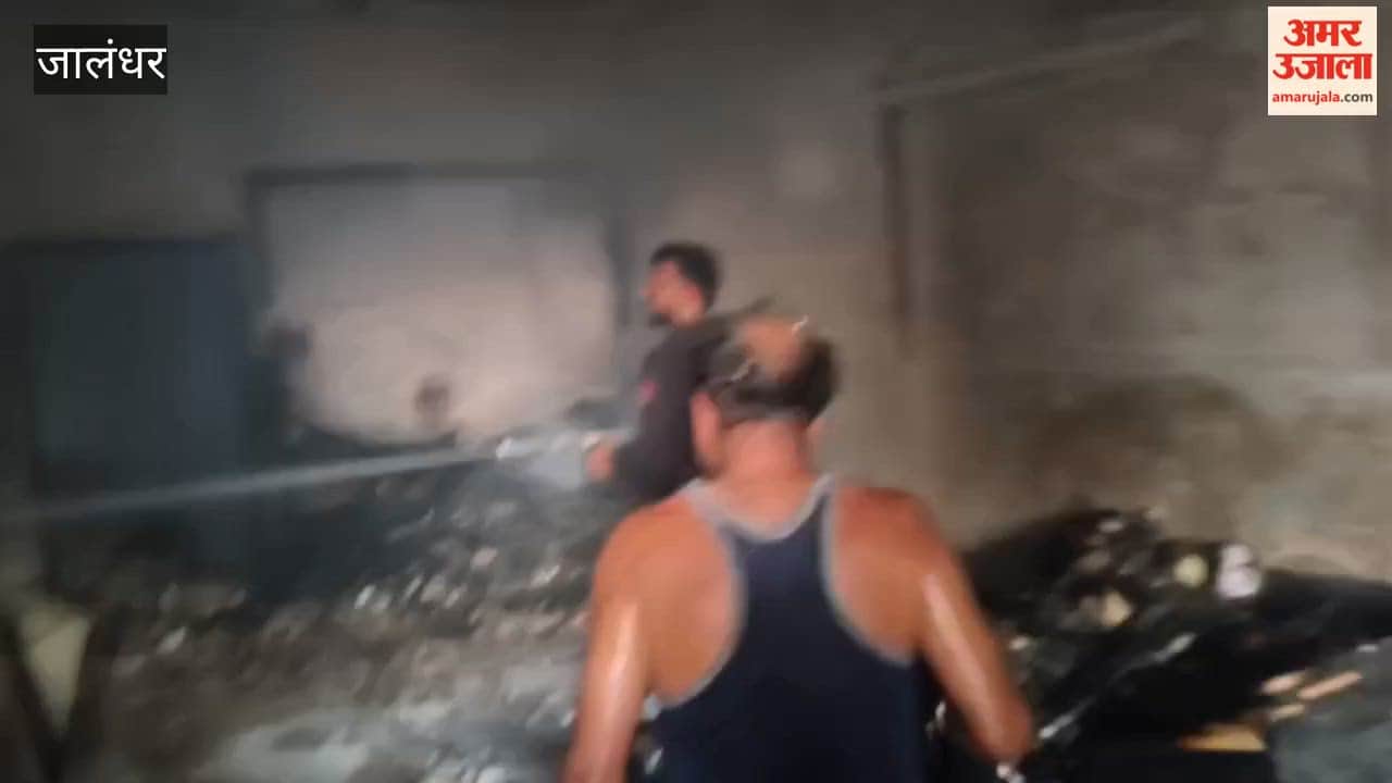 Fire Breaks Out in House in Jalandhar's Kishanpura Following Cylinder Blast Triggered by Short Circuit in Temple; Several People Suffer Burns
