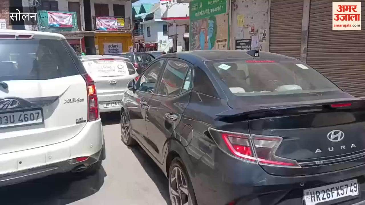 Solan: Kasauli Bustles with Activity Amid Rising Tourist Influx; Long Traffic Jam Reported at Gadkhal Crossroads