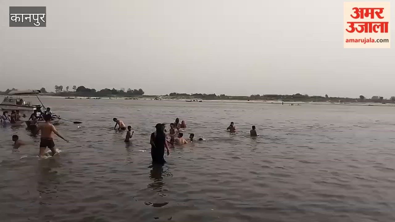 Kanpur: People took a holy dip in the Ganges at Sarsaiya Ghat on Ganga Dussehra.