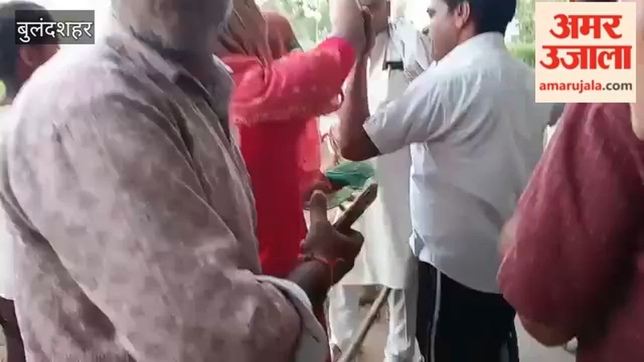 A fierce clash involving sticks broke out between two factions in Gangavas Pahad of Bulandshahr