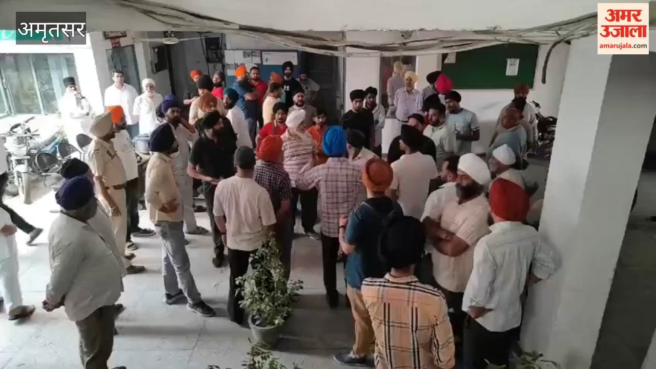 Clash Erupts Between Two Factions in Amritsar Over Installation of Street Gate; Panic Spreads Amidst Aerial Firing