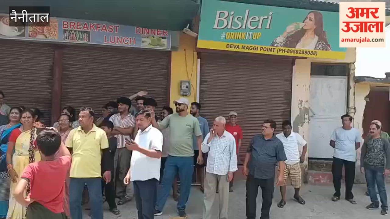 Women protest against opening of liquor shop in Kaladhungi, memorandum sent to CM through SDM