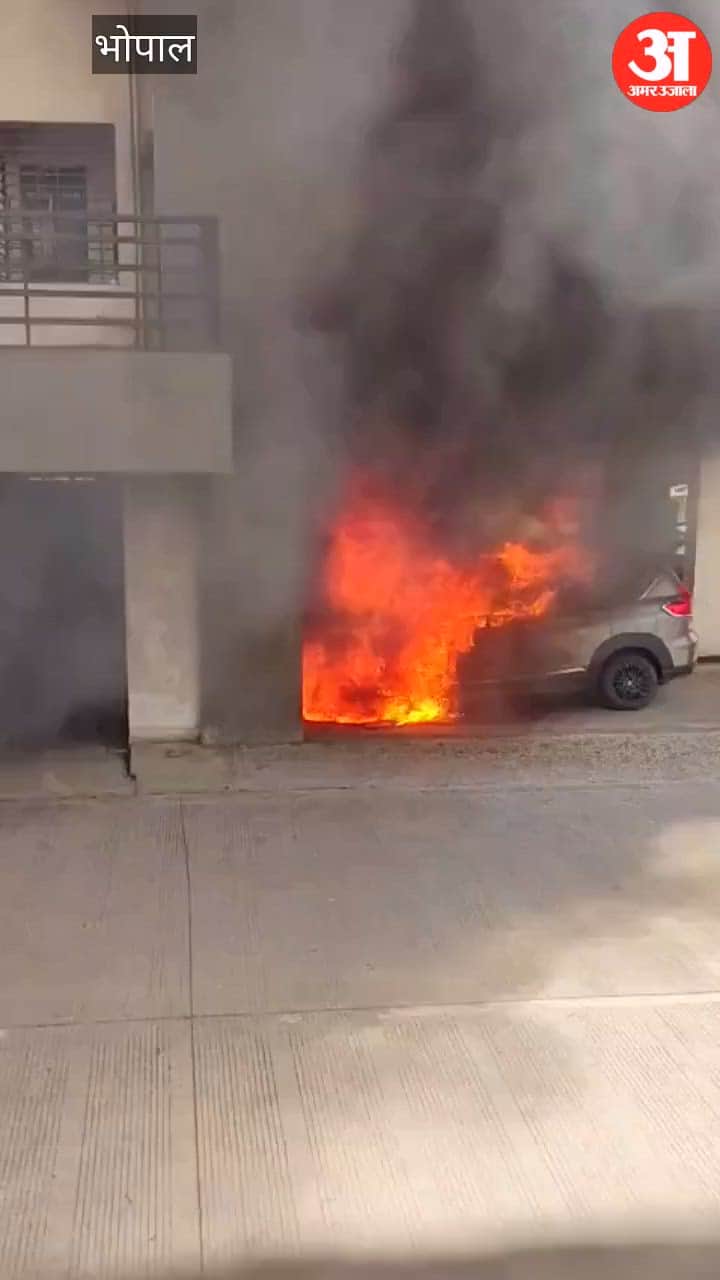 Electric scooter caught fire while battery was being replaced at Rachana Tower, SUV also gutted