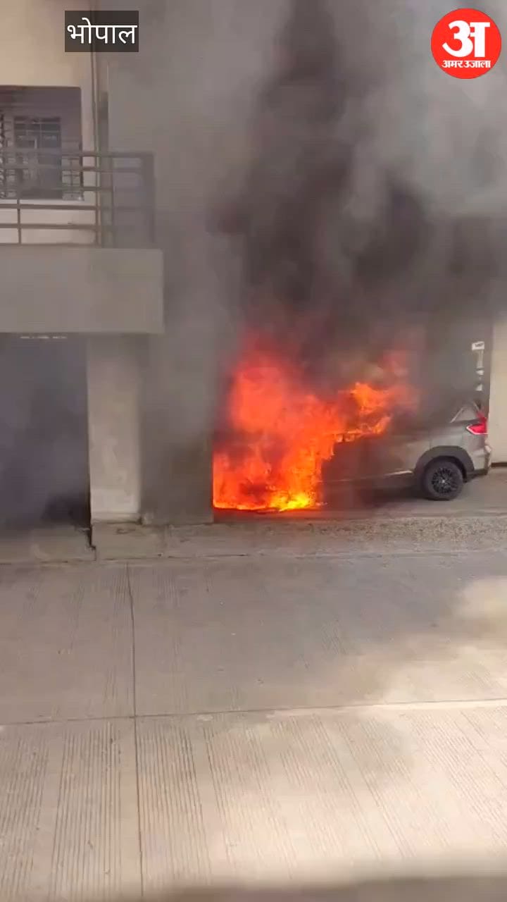 Electric scooter caught fire while battery was being replaced at Rachana Tower, SUV also gutted