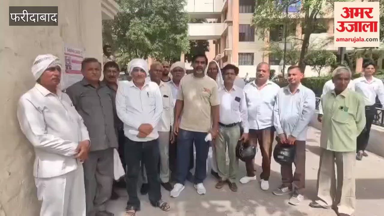 Demonstration of farmers on change in high tension line compensation policy in Faridabad