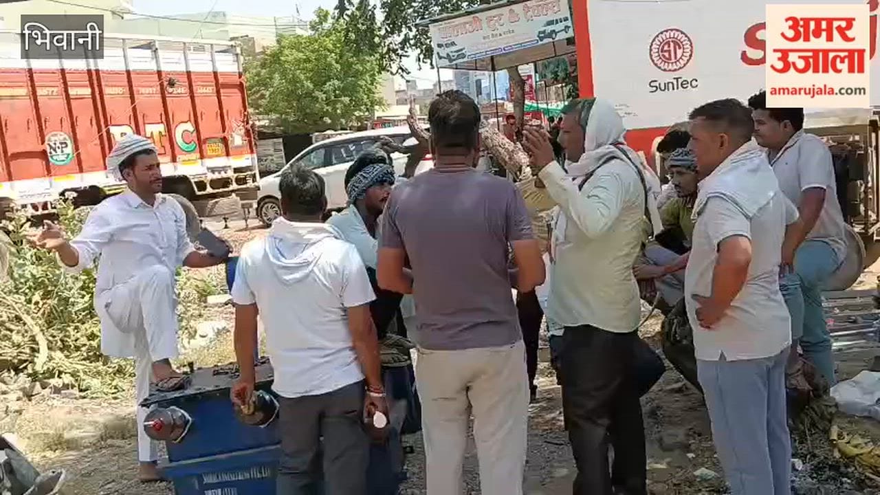Corporation team arrives in Dhigawa Mandi, Bhiwani, to replace a transformer that burnt out two days ago