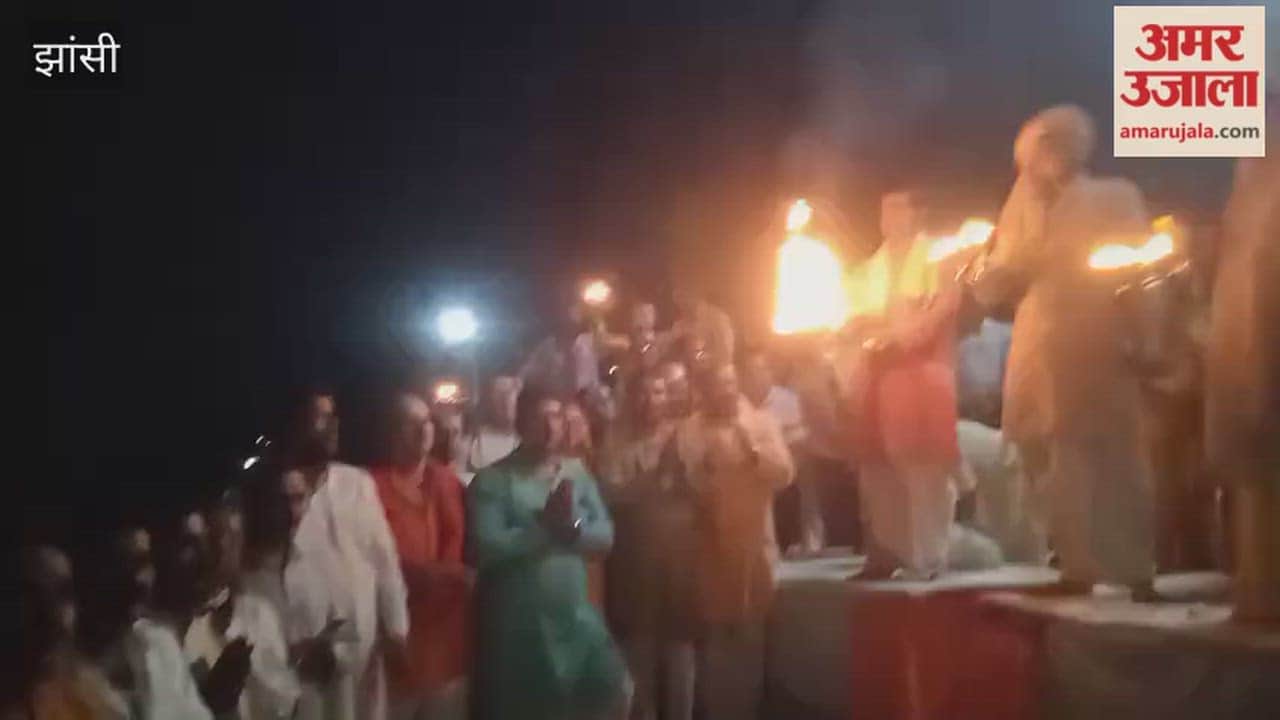 A grand aarti of the river Pahuj was held on Ganga Dussehra.