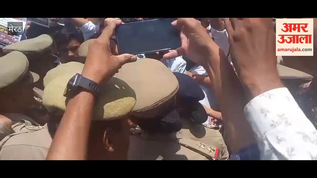 Meerut: Students Protest at Commissioner Chowk Over Girl’s Death at IIMT Ganganagar
