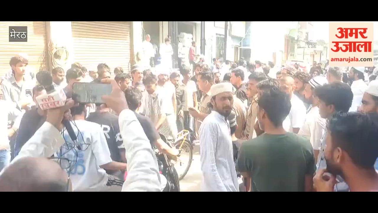 Road Accident Claims Innocent Child's Life on Eid; E-Rickshaw Overturns After Collision with Improvised Vehicle