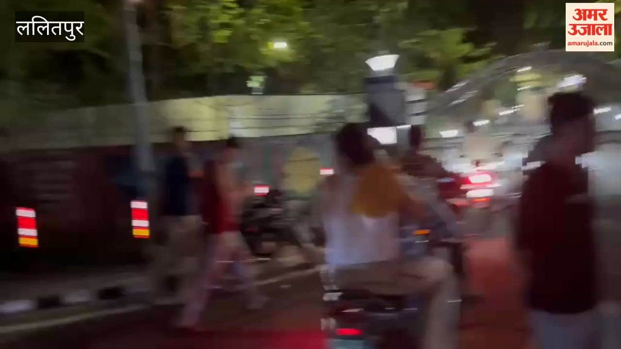 Angry people, upset by power cuts, reached the DM's residence at midnight.
