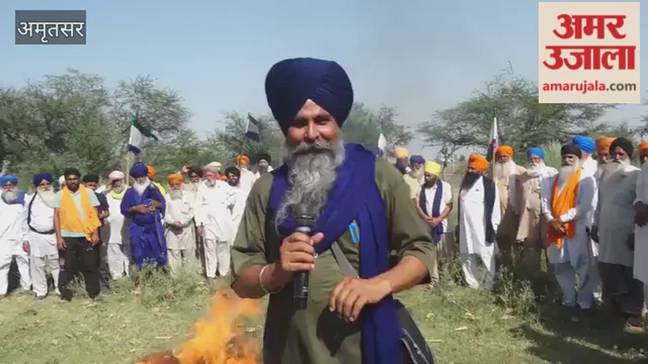 Farmers in Amritsar Burn Effigy of Central Government, Protest Against Rising Prices