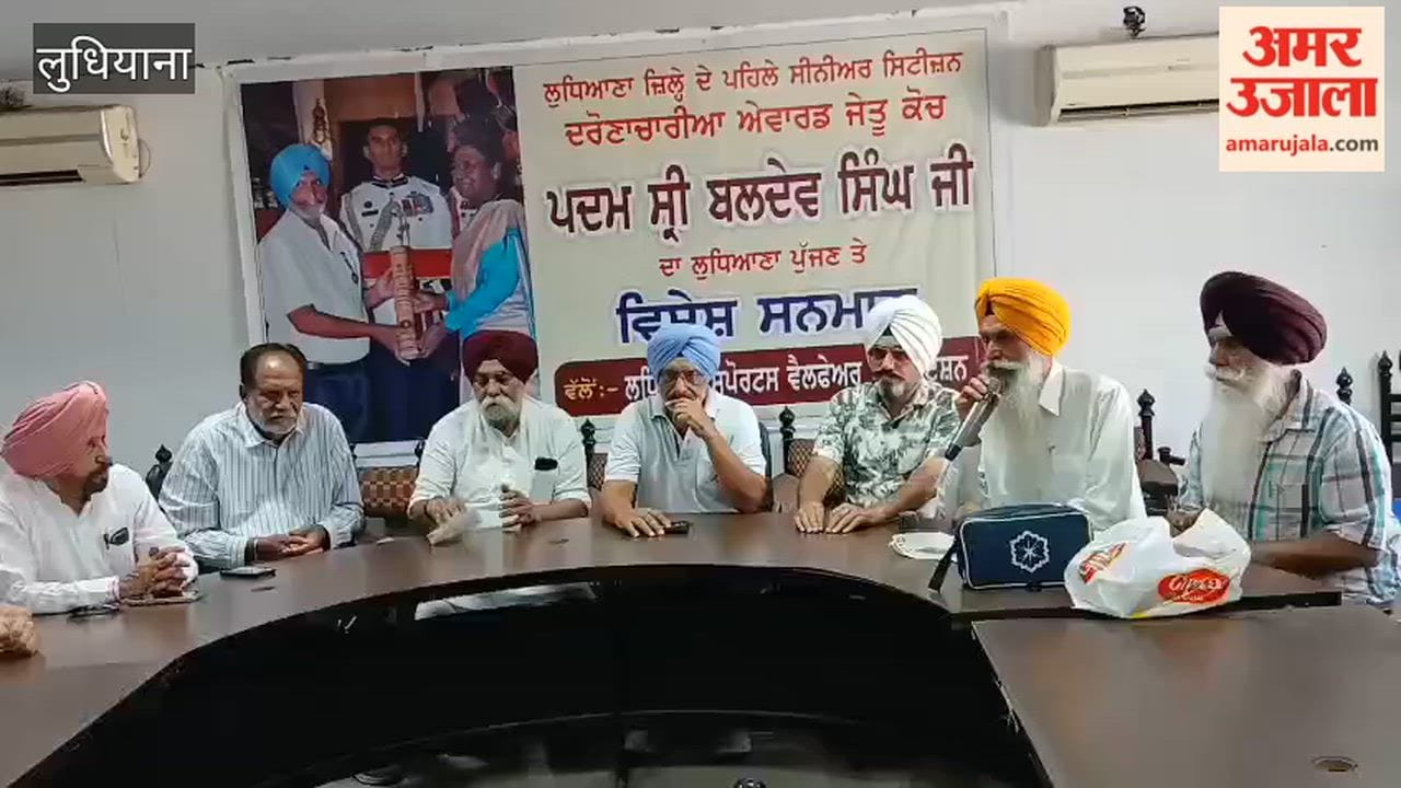 Hockey Coach Baldev Singh was honored by the Ludhiana Sports Association upon receiving the Padma Shri.
