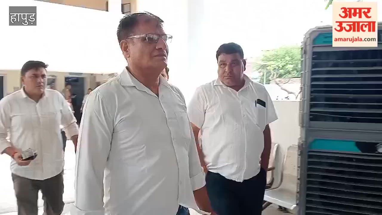 GST clerk caught red handed taking a bribe of Rs 24000