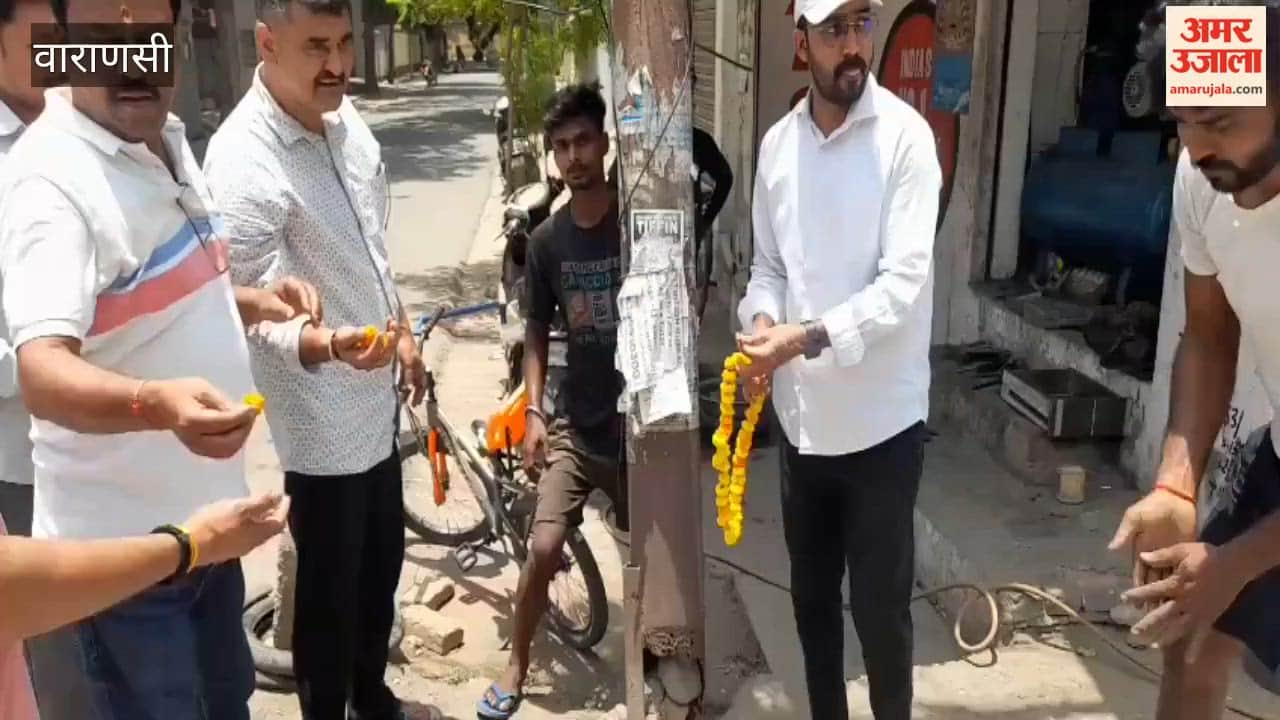 Tribute Paid to Dilapidated Electric Pole: Unique Protest in Varanasi