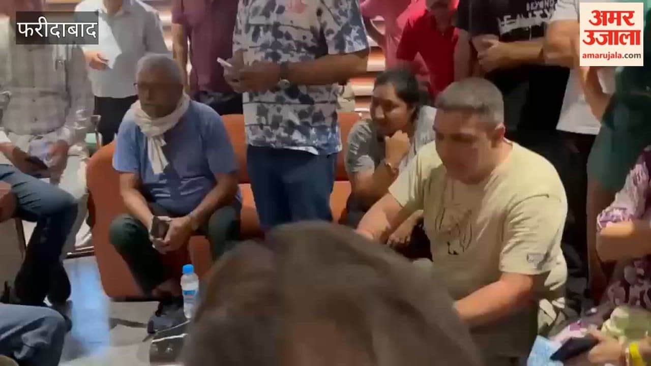 Faridabad Residents Protest at Royal Heritage Society Against Hike in Maintenance Charges