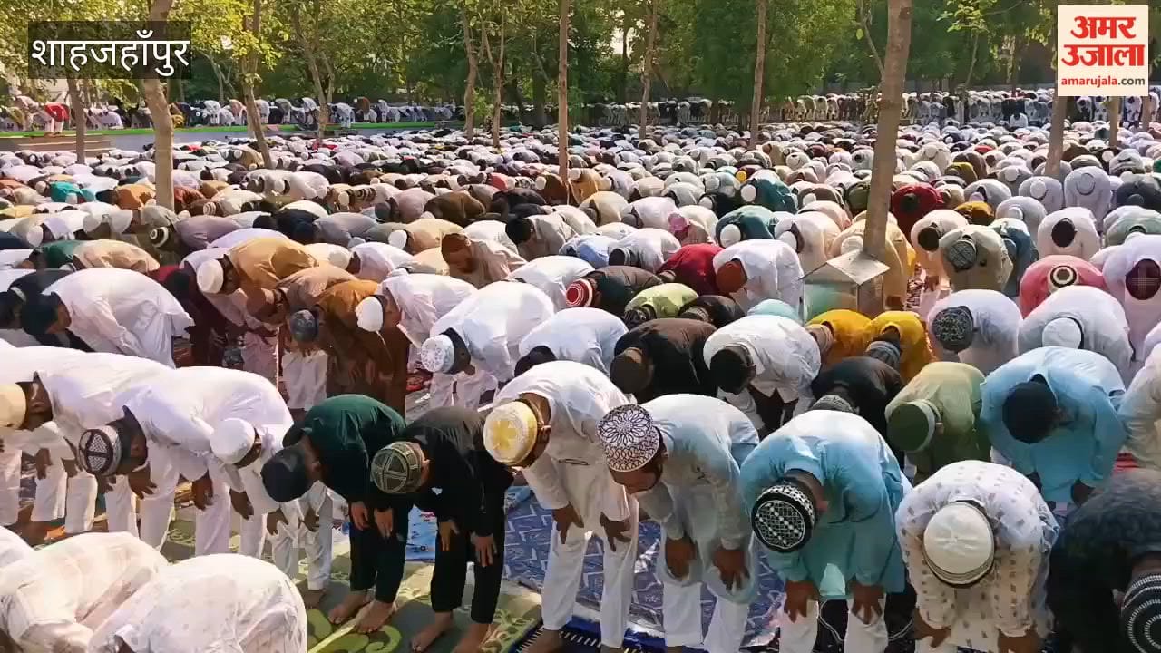Thousands of people offered prayers at the Eidgah in Shahjahanpur
