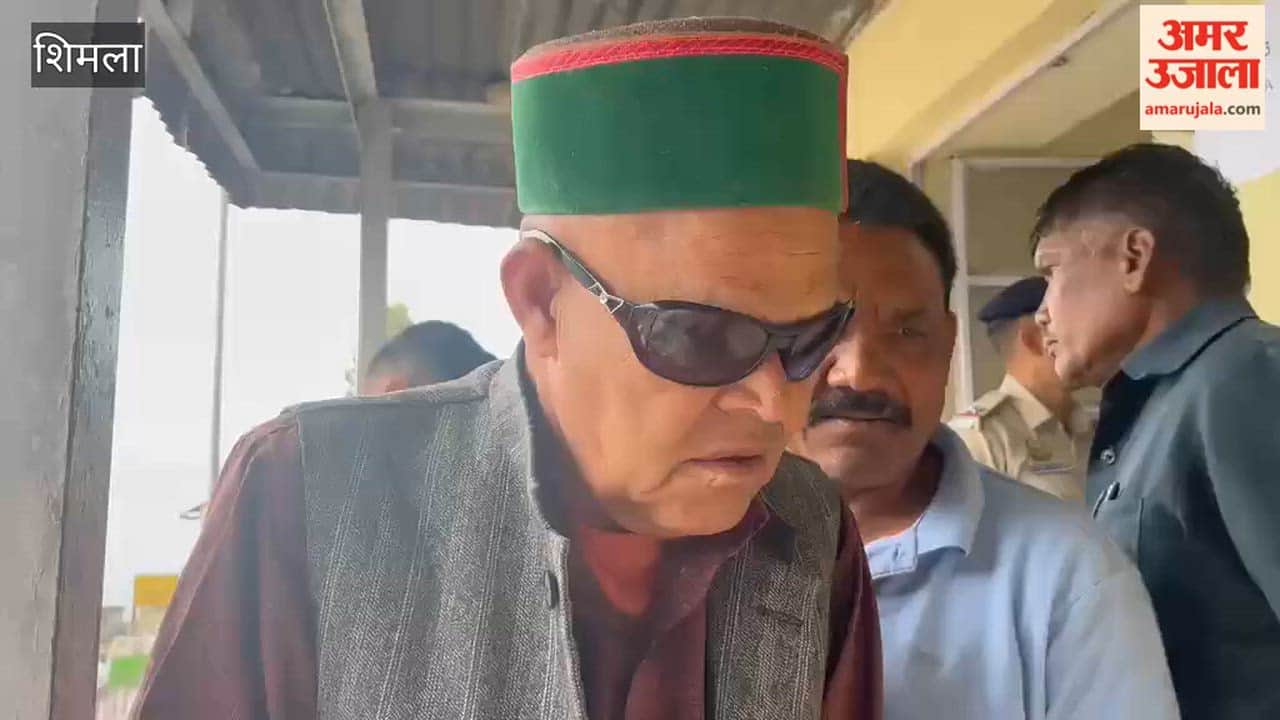 Shimla: Despite being visually impaired, elderly Daulat Ram arrives with a neighbor to cast his vote