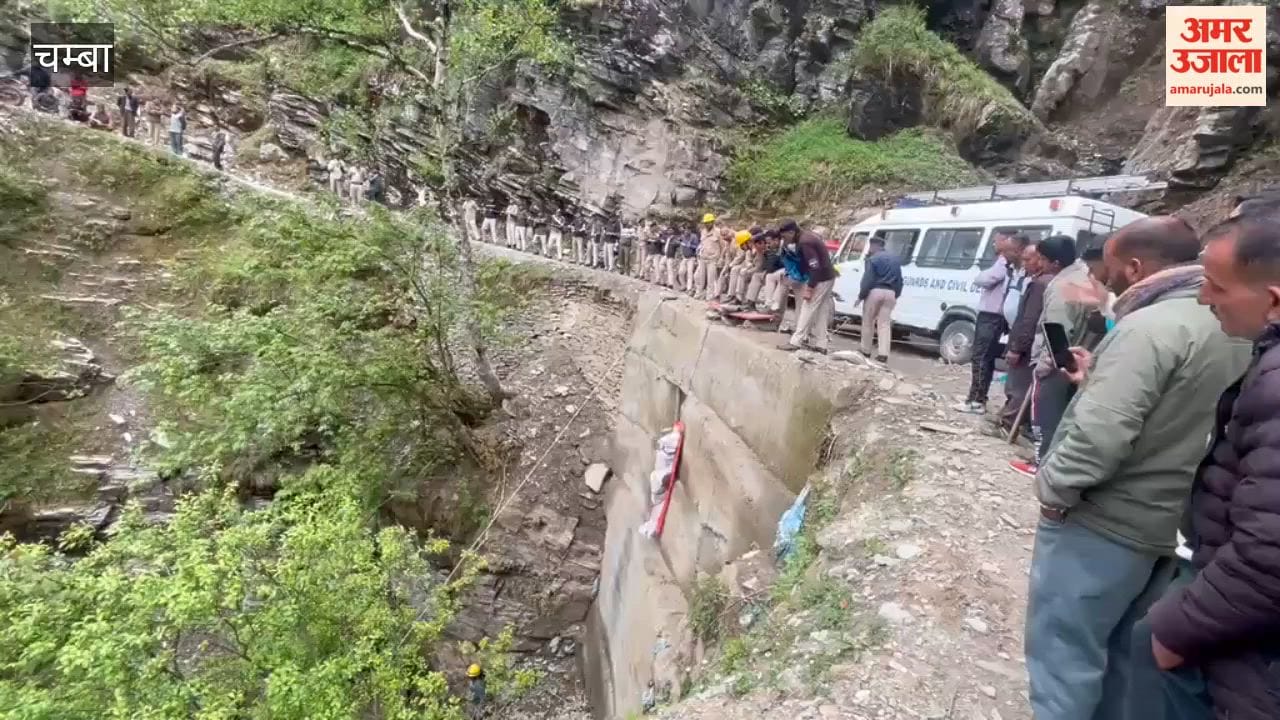 Chamba: Eight people, including tourists, killed in a taxi accident near Kalban on the Bairagarh-Killar road