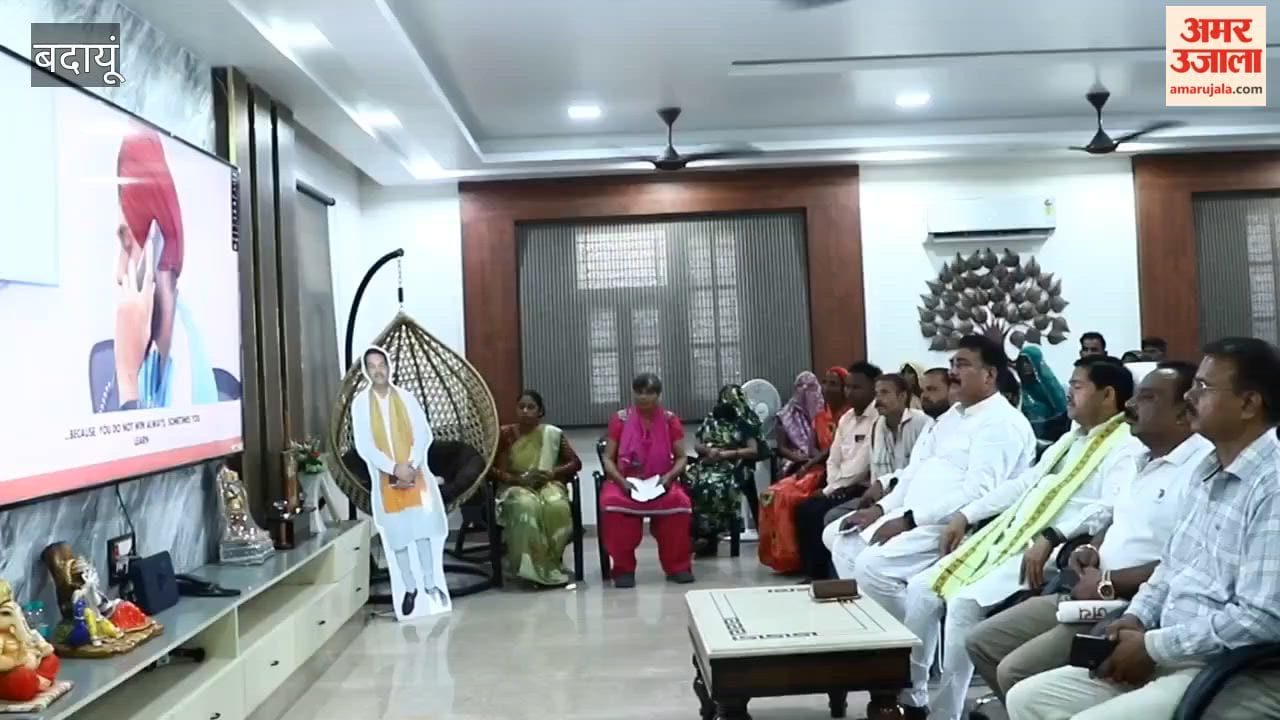 Union Minister of State B.L. Verma listened to the 'Mann Ki Baat' program along with party workers