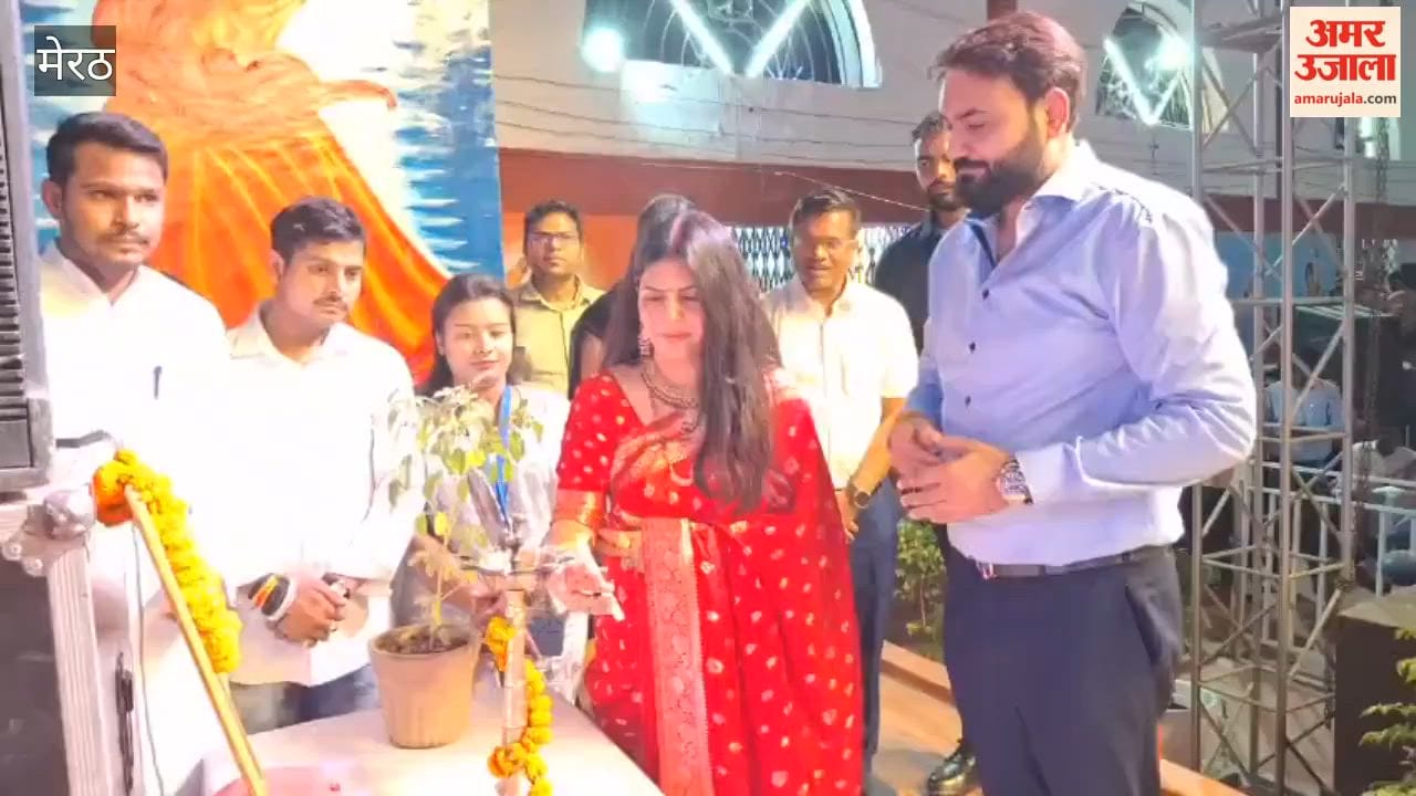 District Council Chairman Gaurav Chaudhary and his wife, Monika Yadav, arrived to inaugurate the event held at the Nauchandi Patel Mandap.
