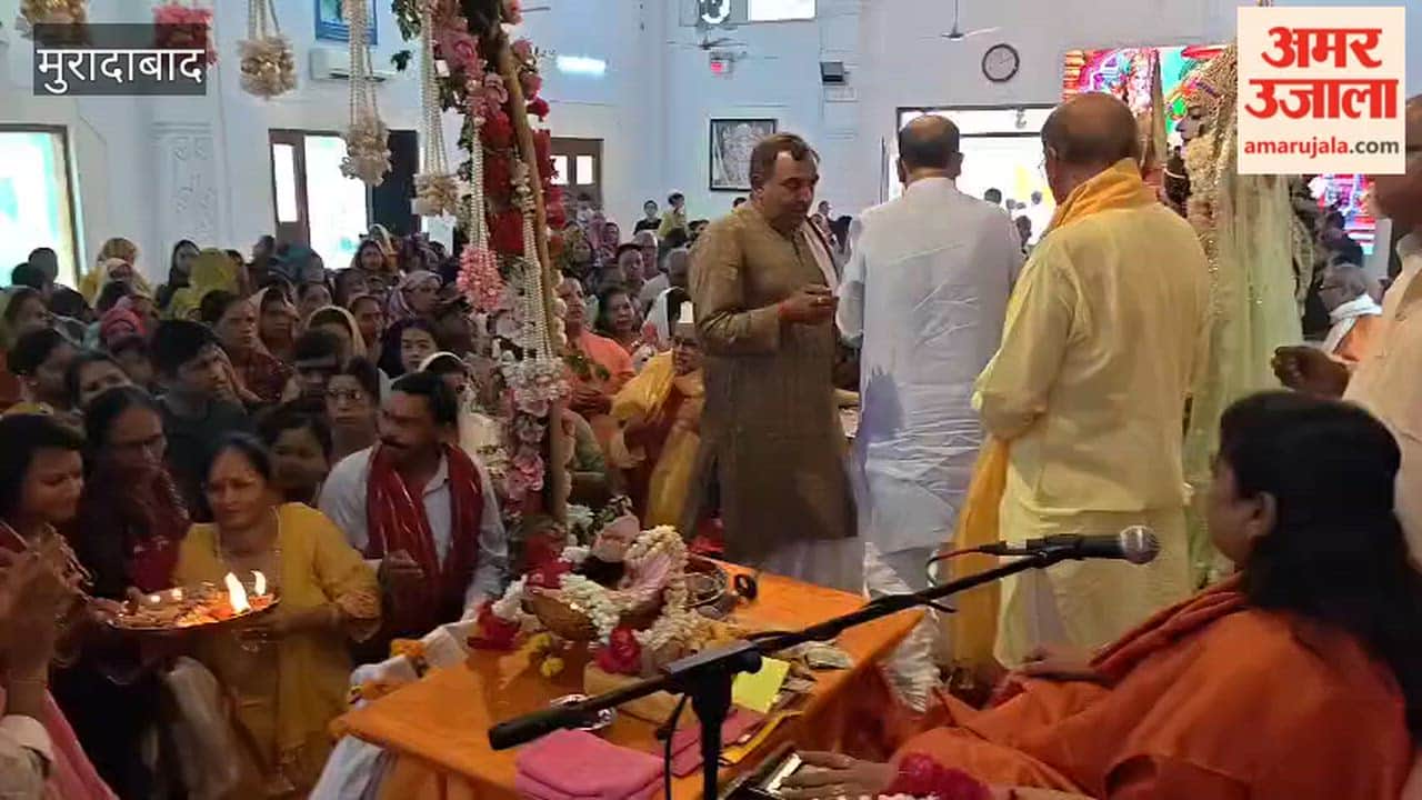 Shri Ram Katha held at Mahakaleshwar Dham; Prasad distributed among devotees following the Aarti