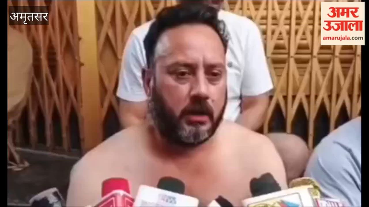 BJP Leader Sits on Half-Naked Protest in Amritsar Against Law and Order Situation