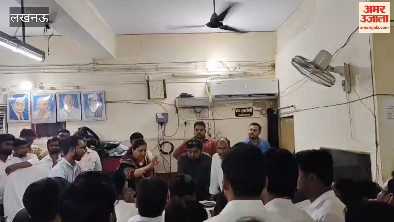 लखनऊ में दो दिन से सर्वर ठप, 350 से अधिक रजिस्ट्रियां अटकीं, उप निबंधक कार्यालय में वकीलों का हंगामा