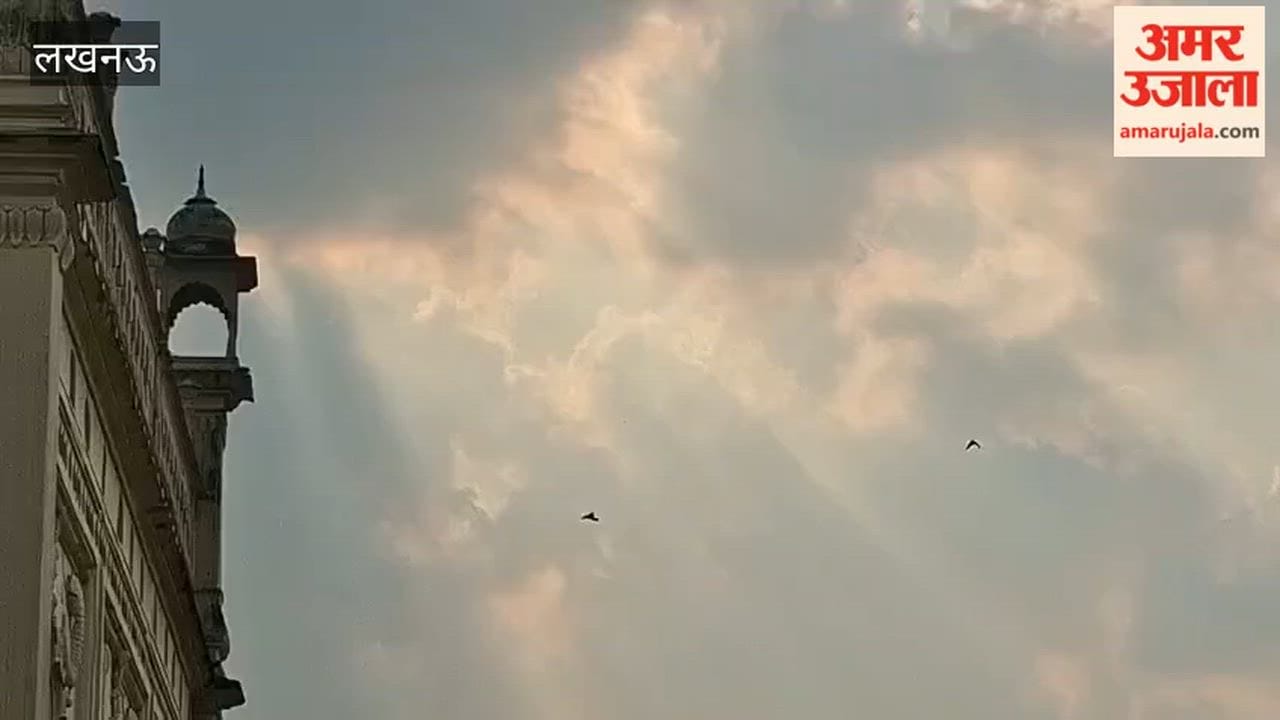 लखनऊ में मौसम ने दी राहत, तो रूमी गेट घूमने पहुंचे पर्यटक