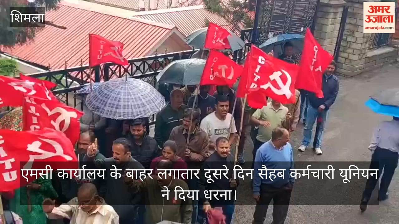 The Sahab Employees' Union staged a sit-in outside the MC office for the second consecutive day.