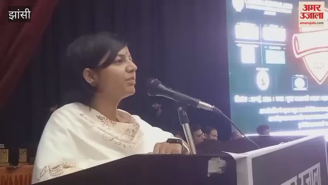 In the Bhavishya Jyoti Samman ceremony, the Municipal Commissioner told the meritorious students to always have the spirit of learning and reading new things in life.