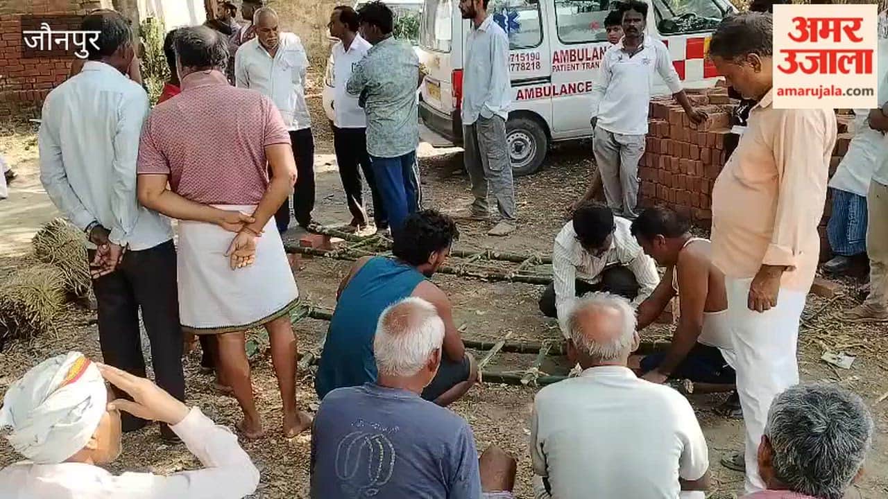 Husband and Wife Biers Carried Together Village Plunged into Mourning