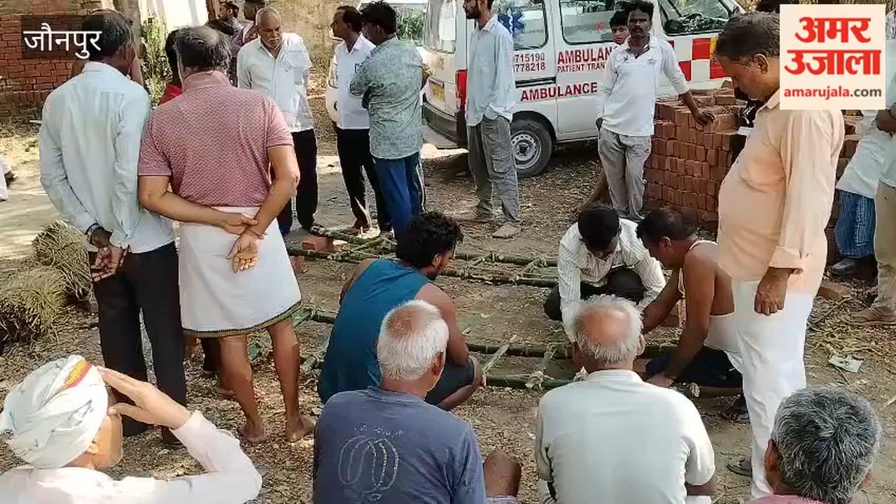 Husband and Wife Biers Carried Together Village Plunged into Mourning