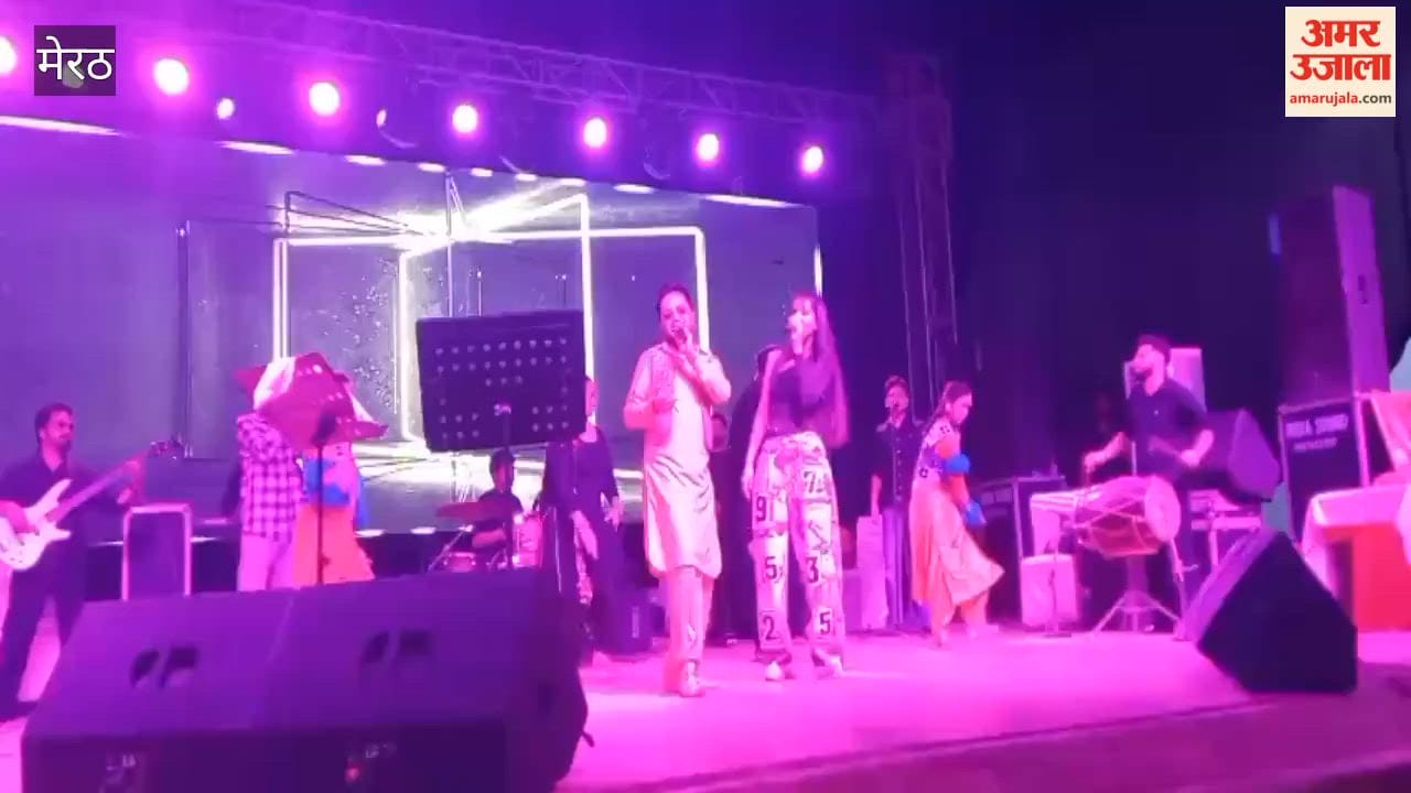 At the musical night, people grooved until late into the night to the songs of Punjabi pop singer Sandeep Brar and female vocalist Milly.