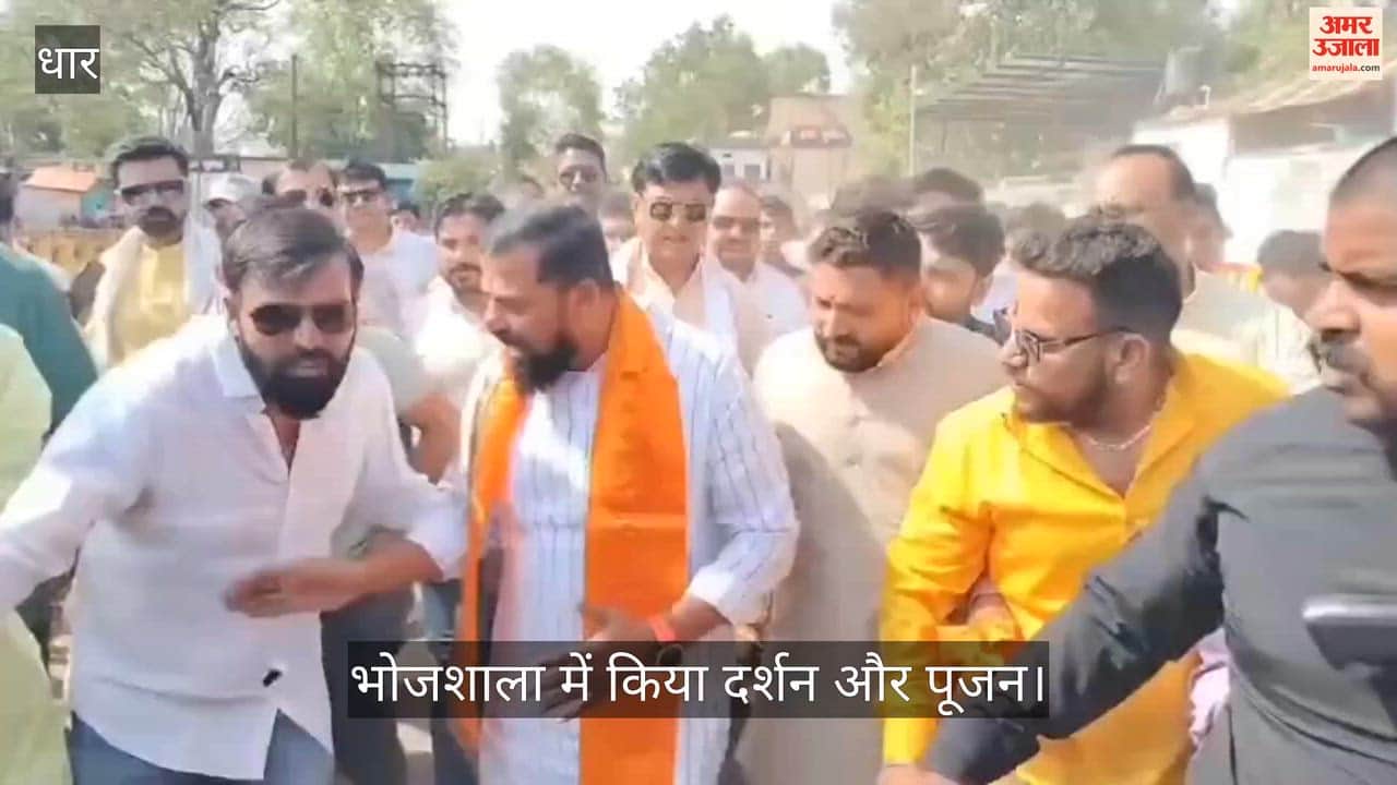 Hyderabad MLA T. Raja Singh arrived at Bhojshala.