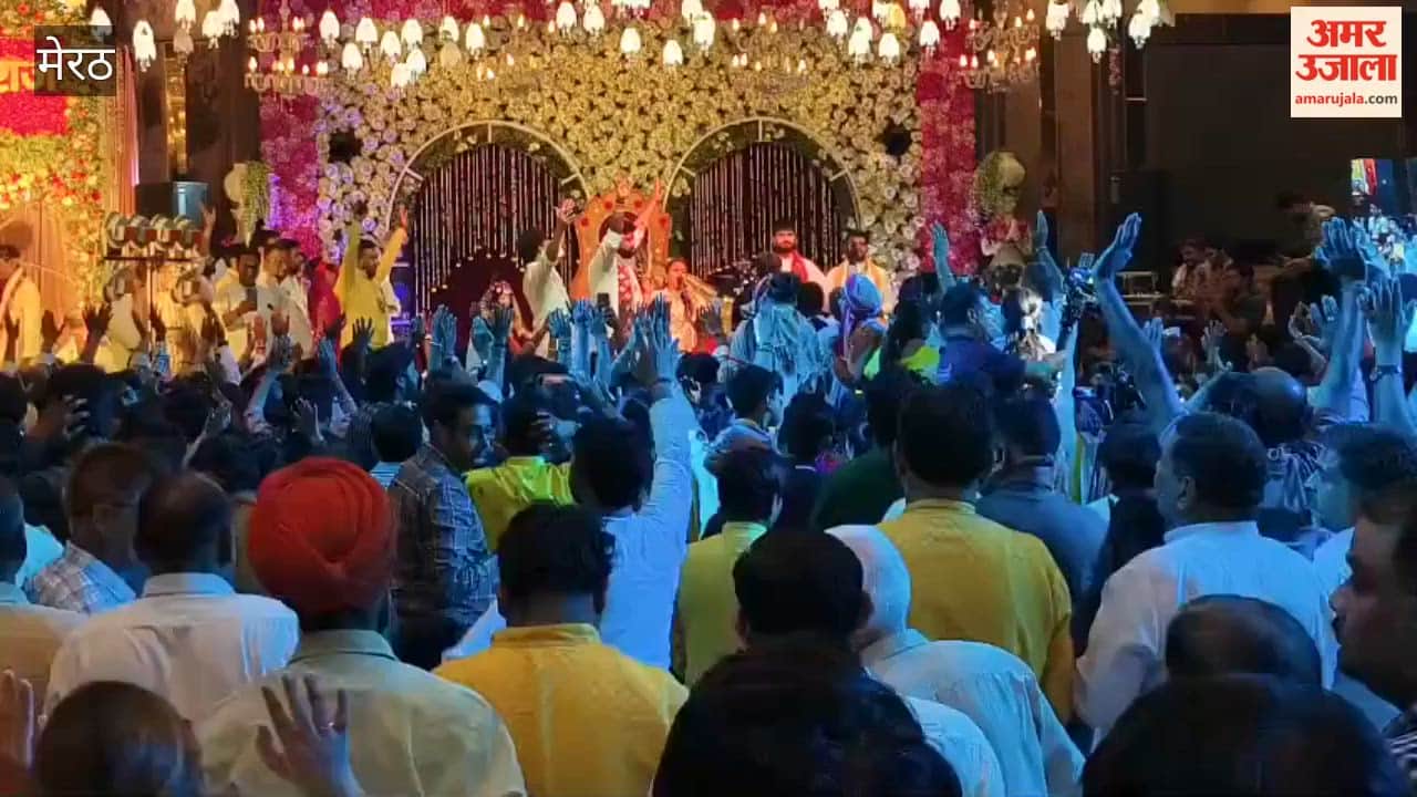 Meerut: Devotees danced to many bhajans including Radha Rani Sarkar, Moye Bharosa Tero...