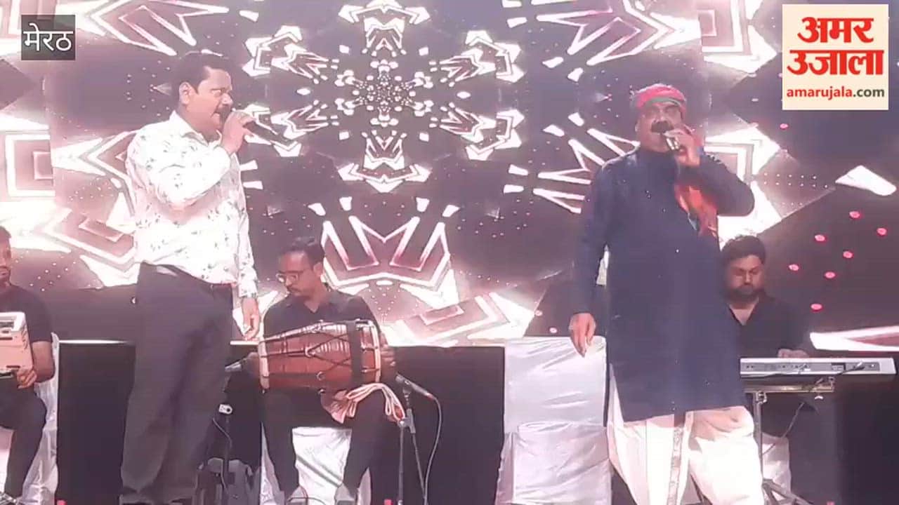 Meerut: People danced to the songs of Rajesh Kushwaha in Patel Mandap.