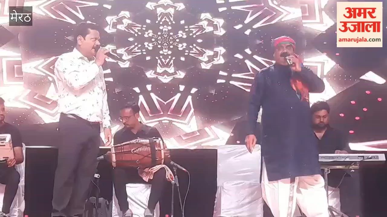 Meerut: People danced to the songs of Rajesh Kushwaha in Patel Mandap.