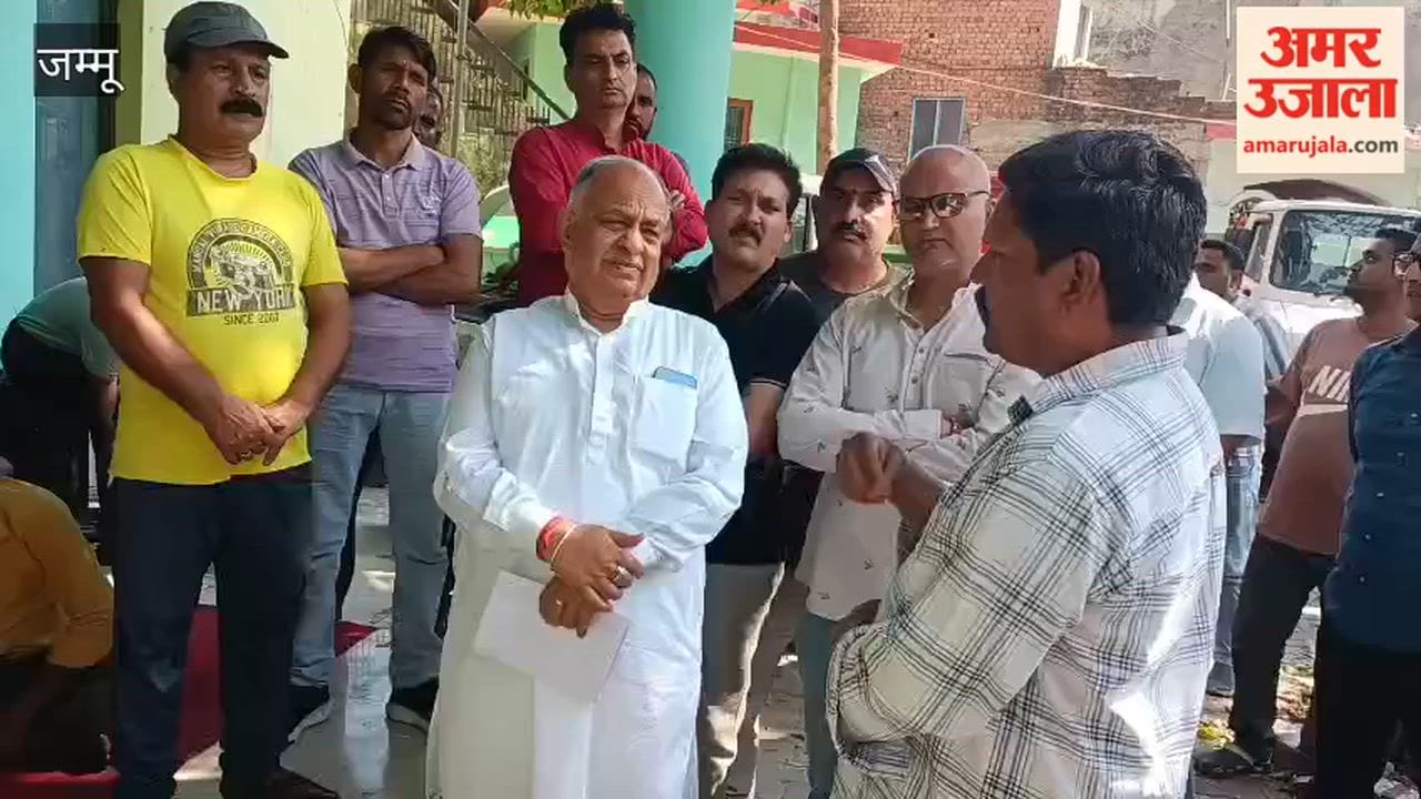 MLA Kuldeep Raj Dubey Arrives to Hear Grievances of Sanitation Workers