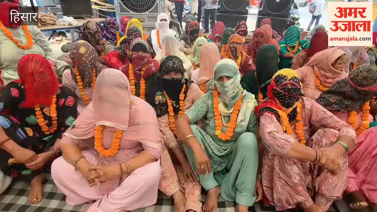 Women protest in Chanaut village