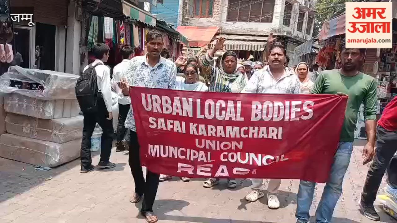 Sanitation workers take to the streets over demands; raise slogans against the government.