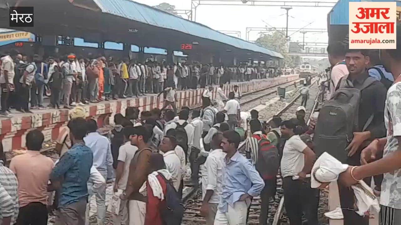 Candidates were seen standing on the track waiting for the train, risking their lives in the race to hurry up.