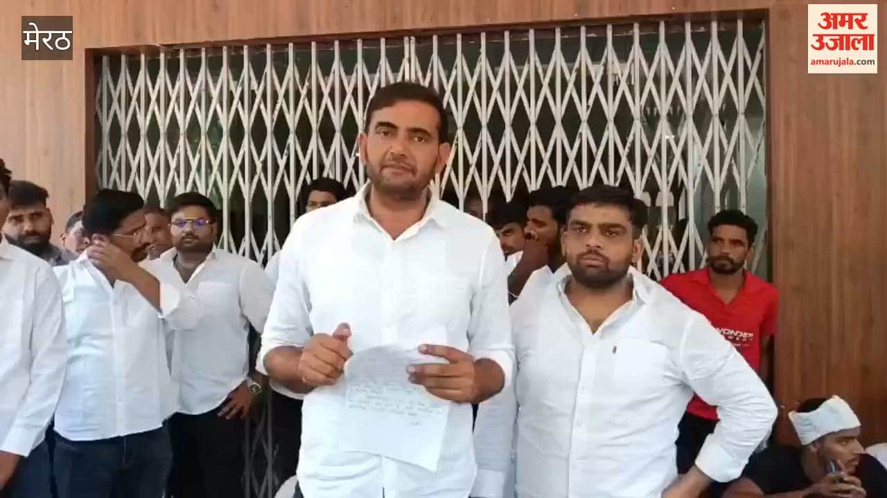 Meerut: Students Stage Protest Outside CCSU Vice-Chancellor’s Office Over Campus Issues