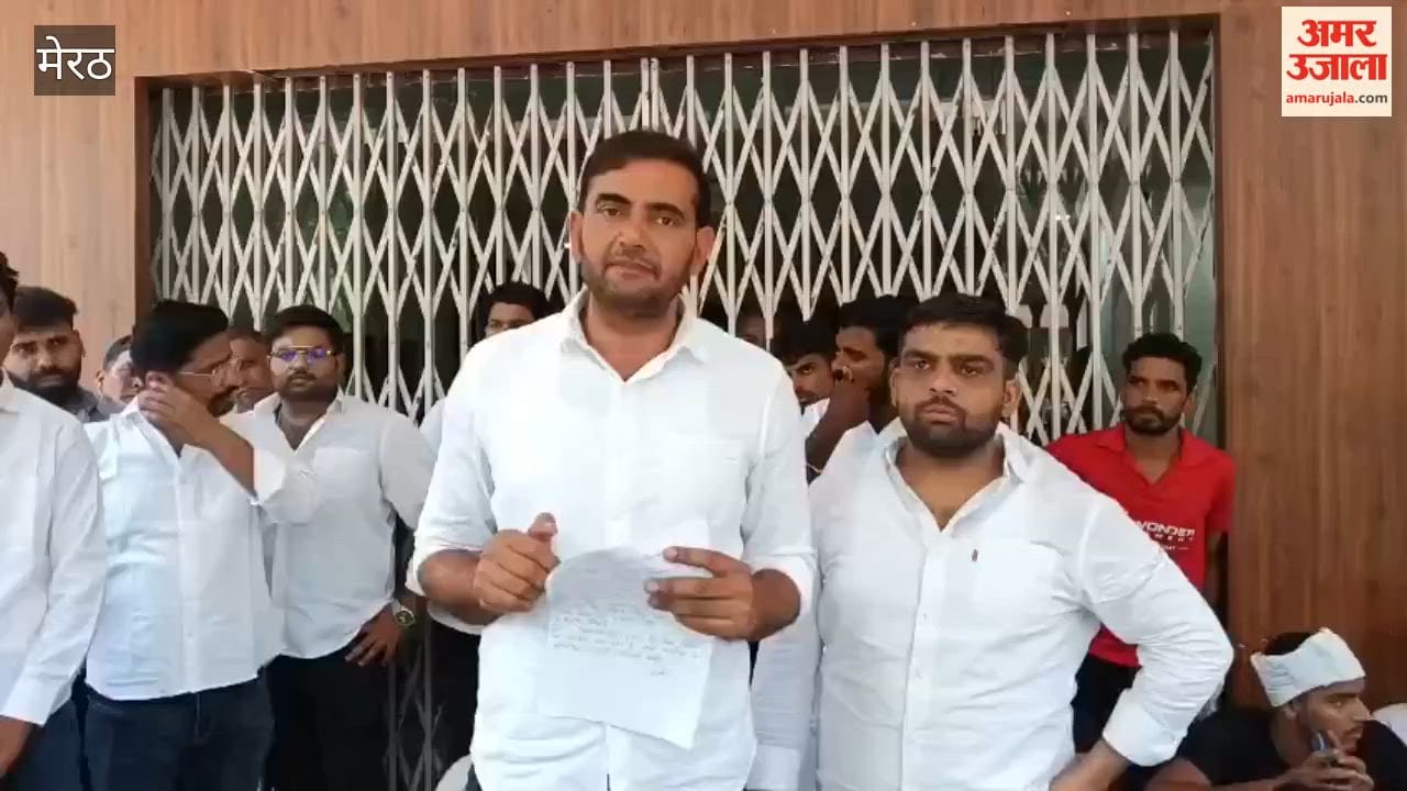 Meerut: Students Stage Protest Outside CCSU Vice-Chancellor’s Office Over Campus Issues