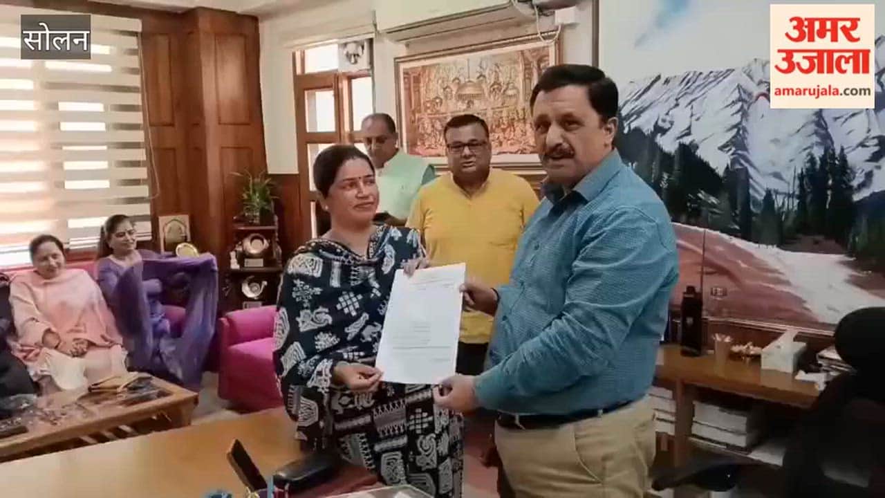 Solan: DC Hands Over Victory Certificates to Winning Councillors