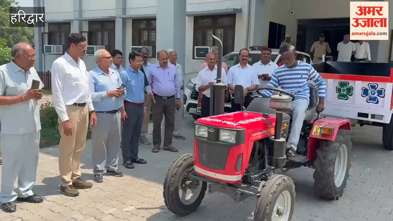 Haridwar: Momentum Gathers for Sanitation Campaign; Two Development Blocks Receive Tractor-Trolleys, Chief Development Officer Flags Off Vehicles