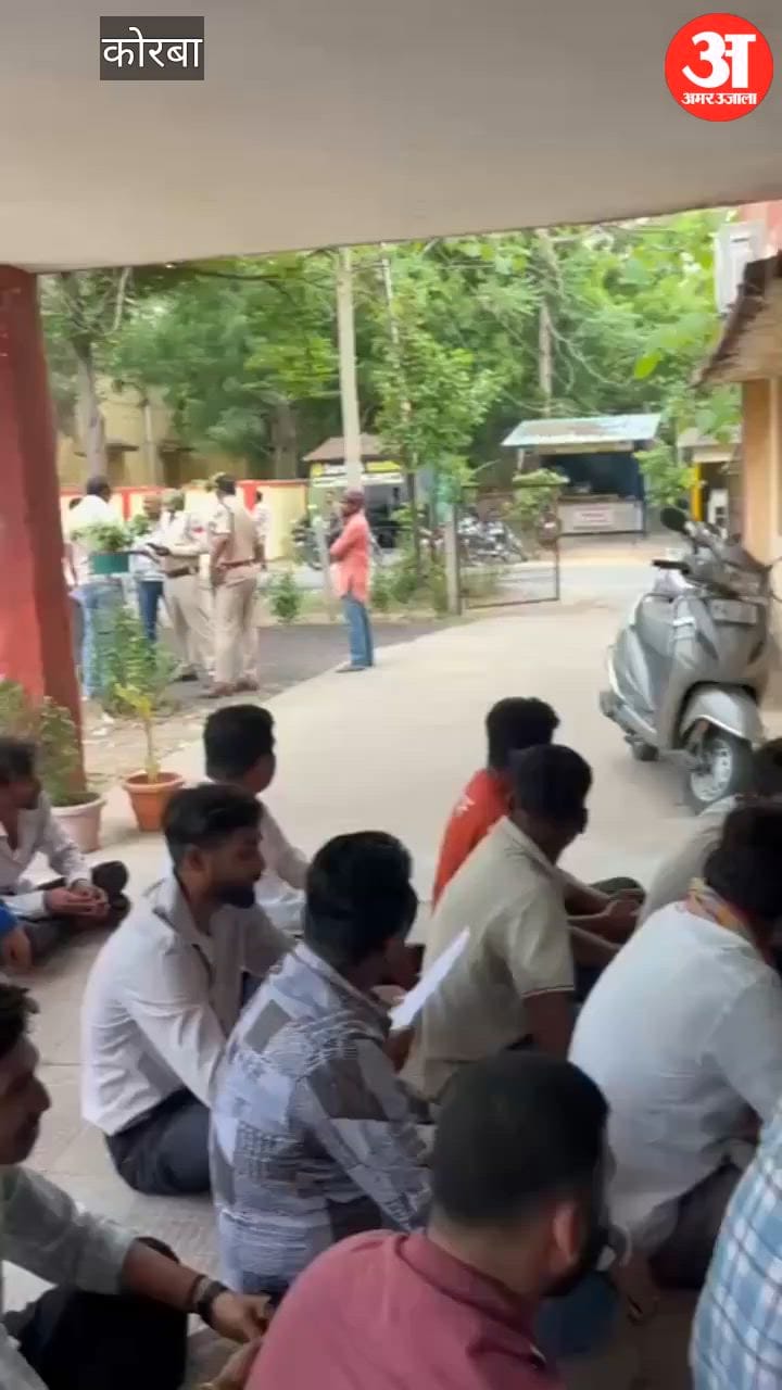 Youth Congress Korba demonstrated in DTO office with eleven point demands