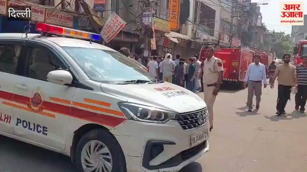 Fire broke out in a shop in Chawri Bazaar of Old Delhi